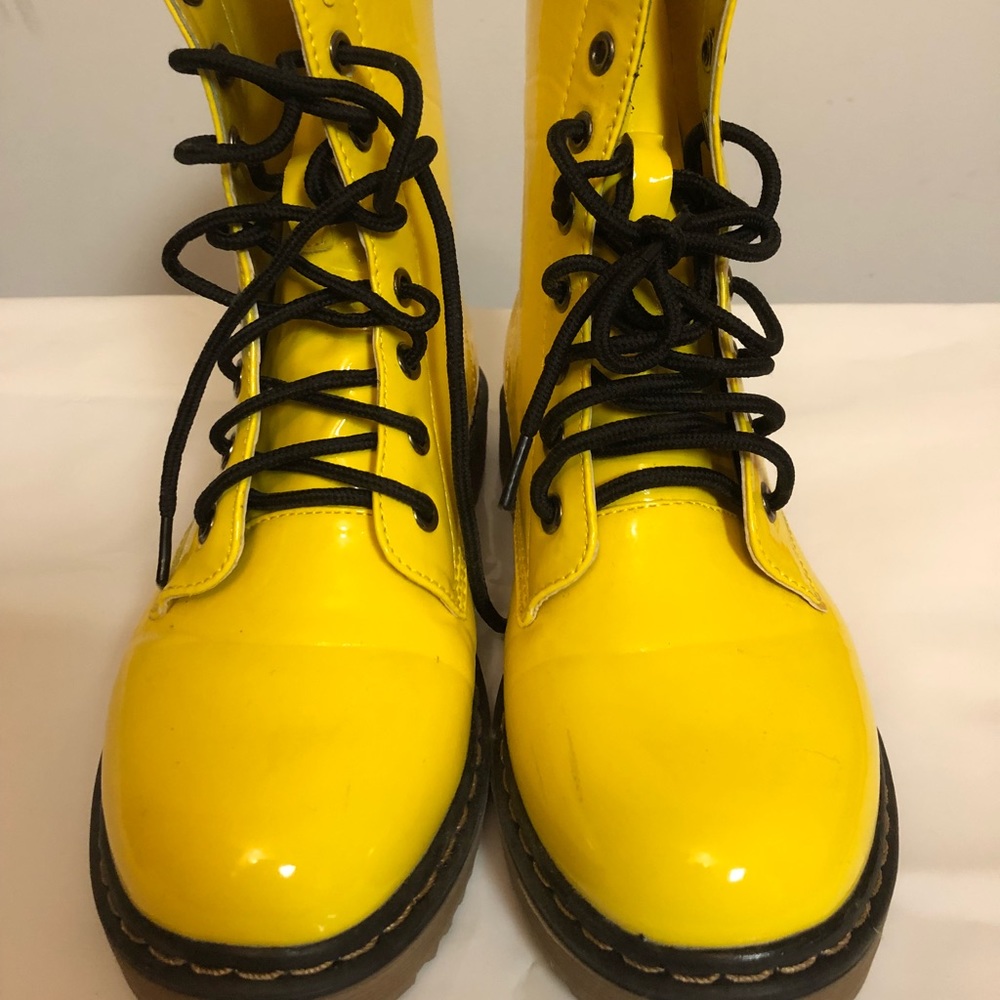 Taxi yellow boots